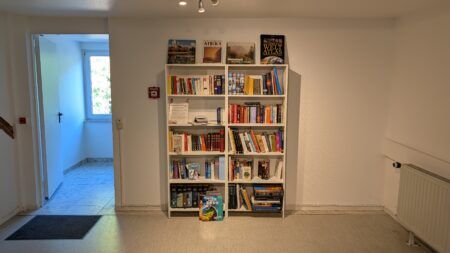 Unser neues Büchertausch-Regal Büchertauschregal Magdeburg